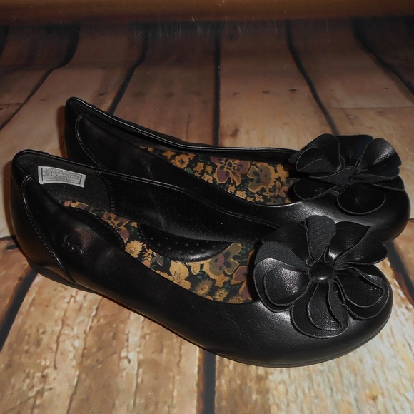 Born Other - BOC By Born Floral Flats Youth Size 3.5